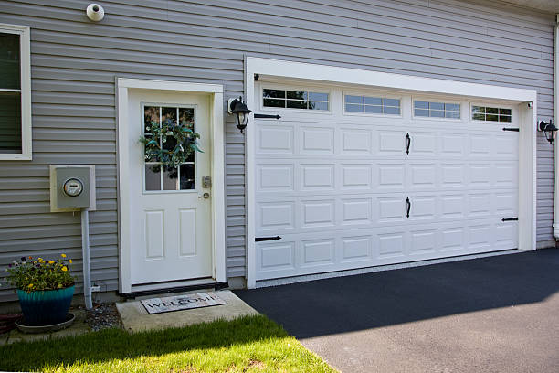 24/7 Emergency Garage Door Panel Replacement experts in Port Washington, WI